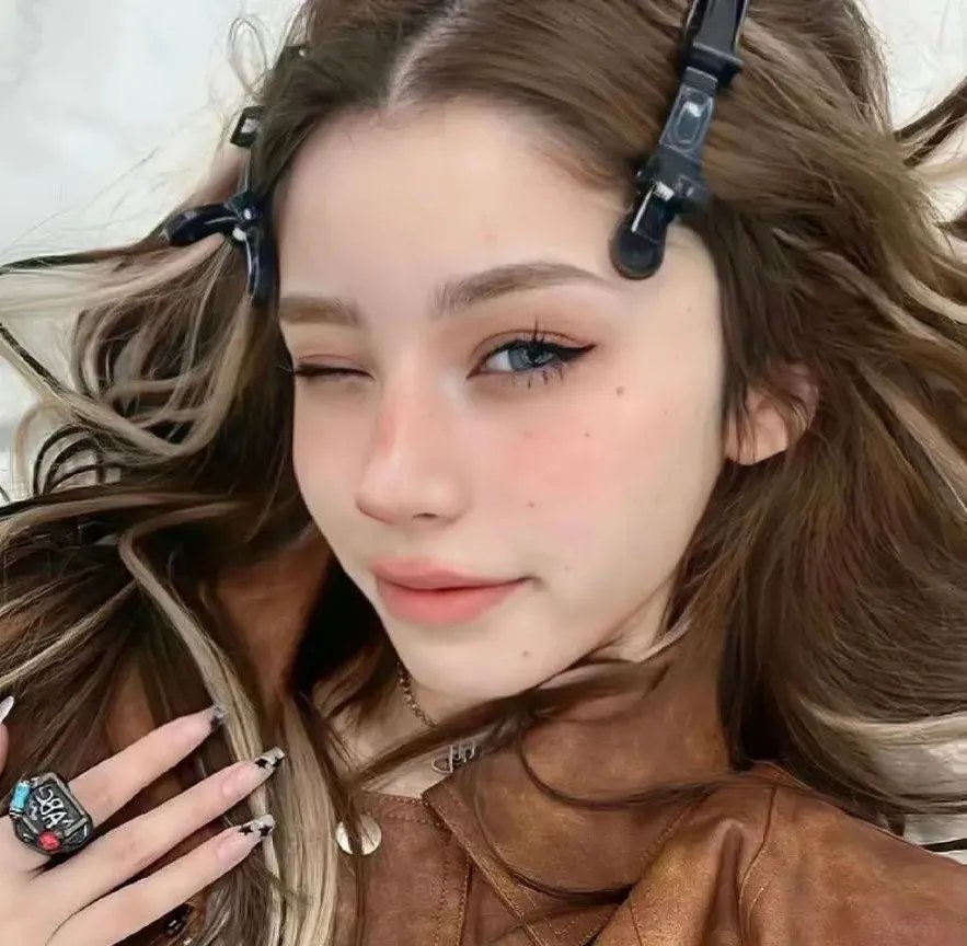 乘风而上的她